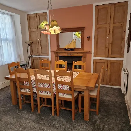 Spacious 4 Double Bedroom House Sleeps 9 Harbour River Views